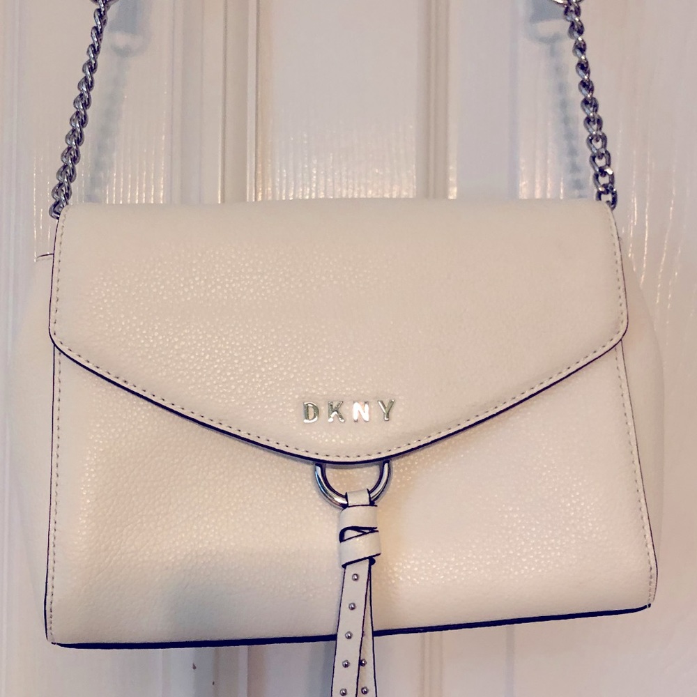 NEW DKNY White Pebble Leather Shoulder Bag~Silver/Leather Shoulder Chain